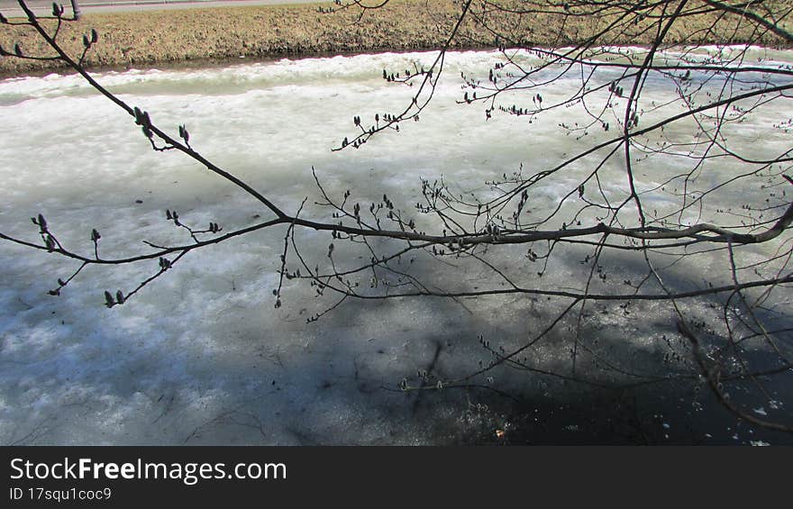 April morning, last snow, park pond