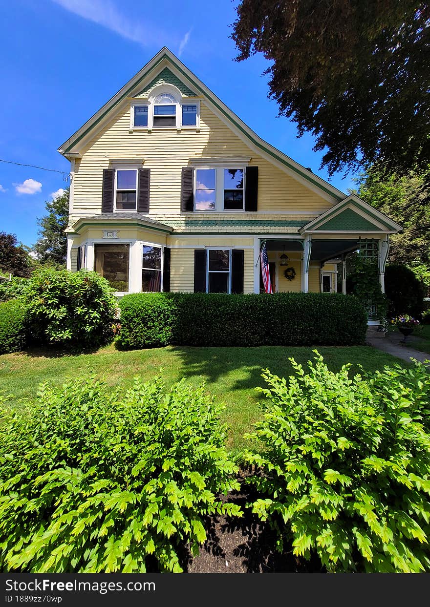 If you travel to the Boston neighborhood, you will admire the old traditional and typical houses of New England. If you travel to the Boston neighborhood, you will admire the old traditional and typical houses of New England.