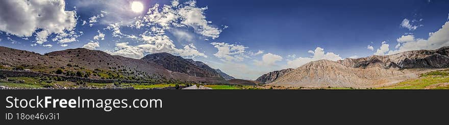 The scenery of China& x27 s Tibet Plateau under the sun, blue sky and white clouds, the Qinghai-Tibet landscape consisting of fiel