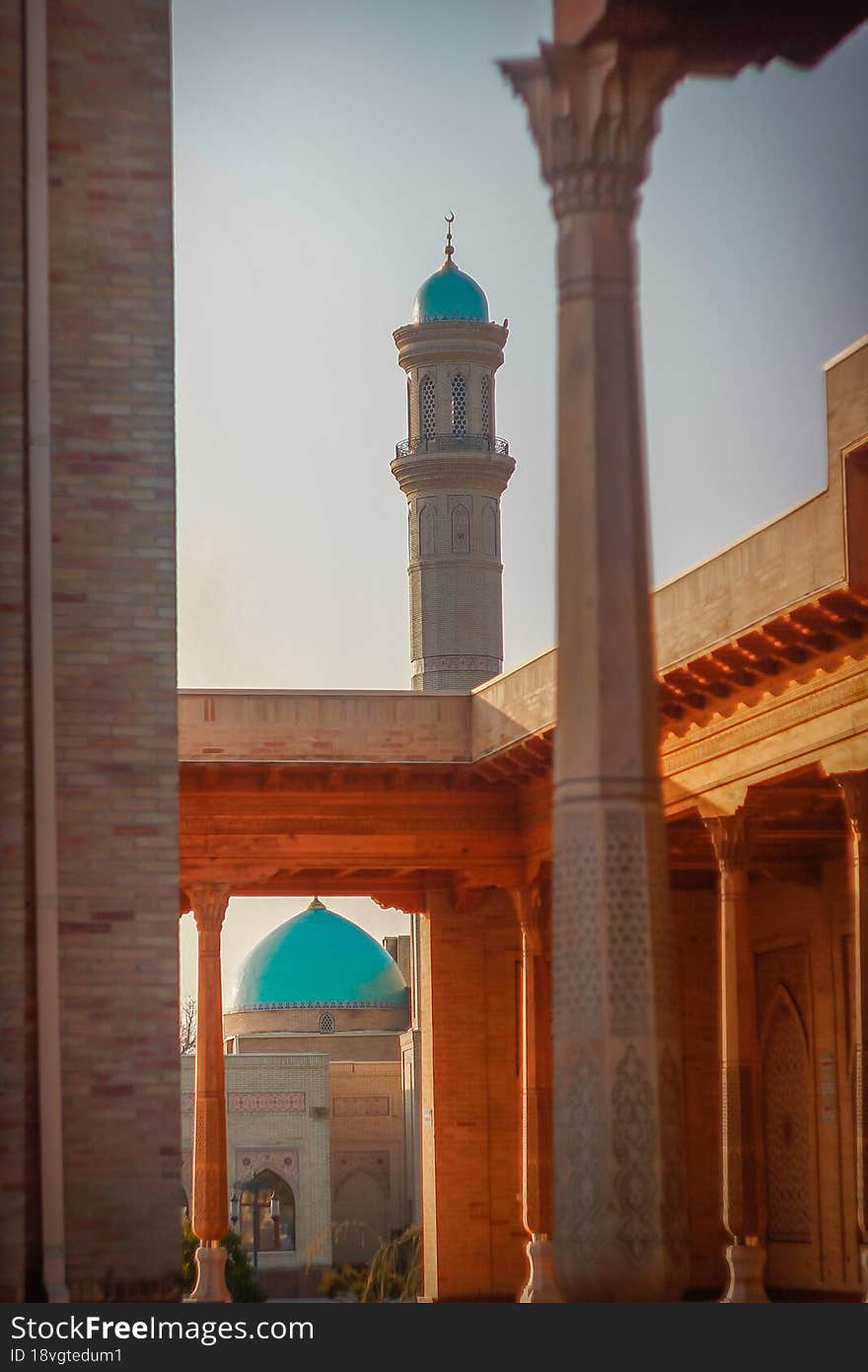 Uzbekistan, Mosque blue hats orange houses