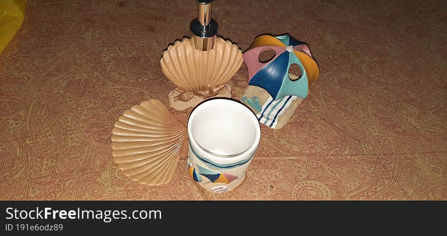 Washroom vanity set with shell shape umbreella shape