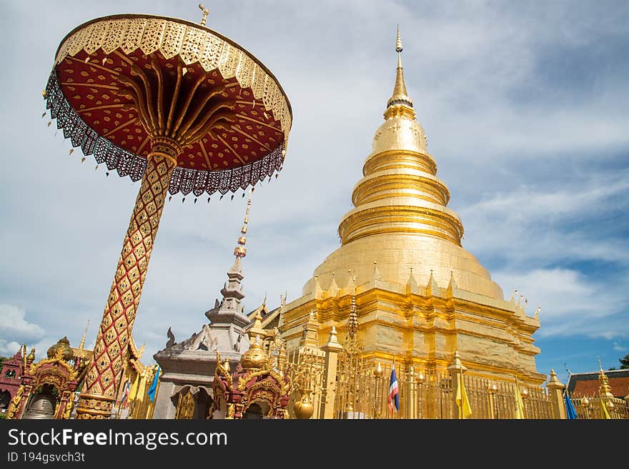 Wat Phra That Hariphunchai Woramahavihan was the King Arthitayarat`s Royal Palace. The area around the temple consists of inner and outer walls. Wat Phra That Hariphunchai Woramahavihan was the King Arthitayarat`s Royal Palace. The area around the temple consists of inner and outer walls.