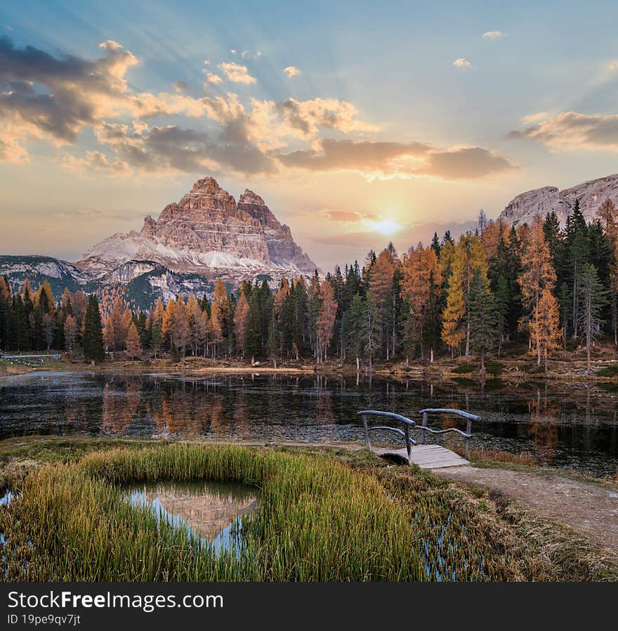 Beautiful autumn evening Lake Antorno and Three Peaks of Lavaredo Lago Di Antorno and Tre Cime di Lavaredo, Dolomites, Italy. Picturesque traveling, seasonal and nature beauty concept scene. Beautiful autumn evening Lake Antorno and Three Peaks of Lavaredo Lago Di Antorno and Tre Cime di Lavaredo, Dolomites, Italy. Picturesque traveling, seasonal and nature beauty concept scene