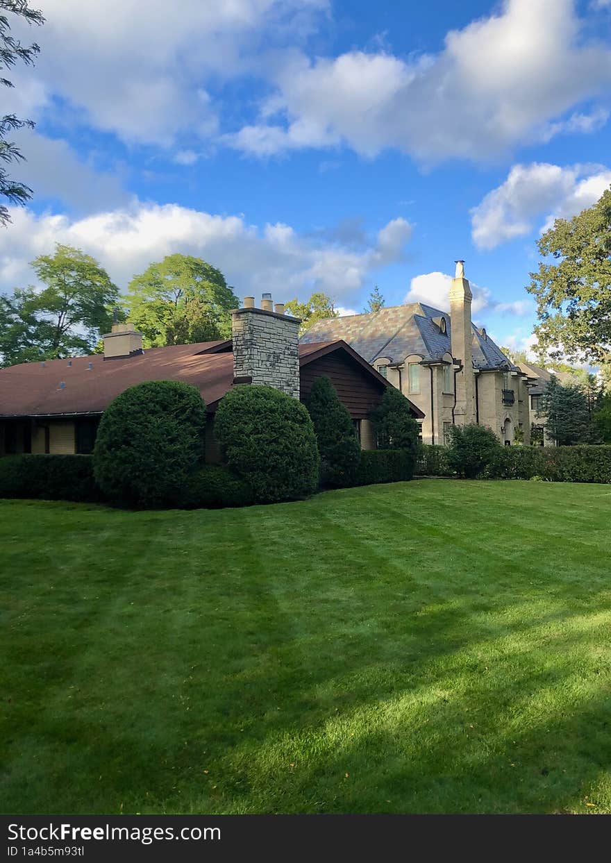 Beautiful home in a bedroom community, with a beautiful green lawn. Chicago, IL, USA