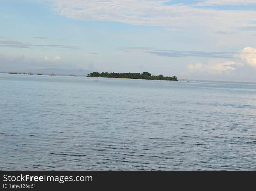 This one beach is located in Banten Province. It deserves to be called the gateway to Ujung Kulon because of its location which is directly adjacent to this national park. Administratively, Daplangu Beach is included in the Sumur sub-district, Pandeglang Regency. This beautiful beach is deserted by visitors. This one beach is located in Banten Province. It deserves to be called the gateway to Ujung Kulon because of its location which is directly adjacent to this national park. Administratively, Daplangu Beach is included in the Sumur sub-district, Pandeglang Regency. This beautiful beach is deserted by visitors.