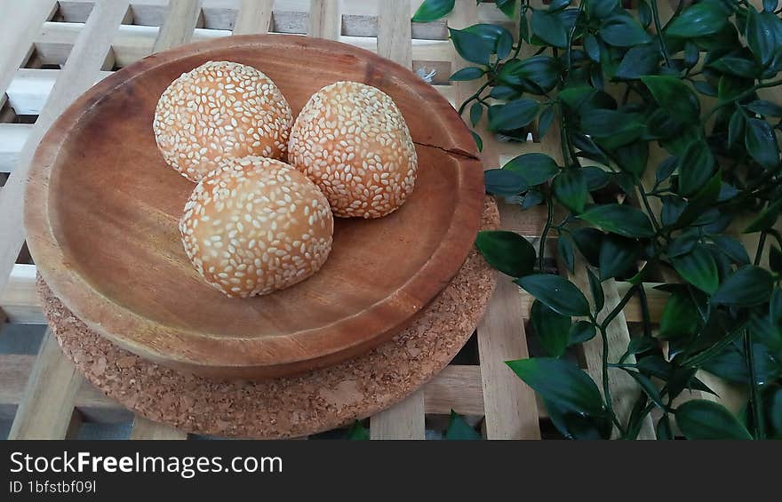 Onde-onde Is A Traditional Indonesian Cake Made From Glutinous Rice Flour And Filled With Sweet Green Beans