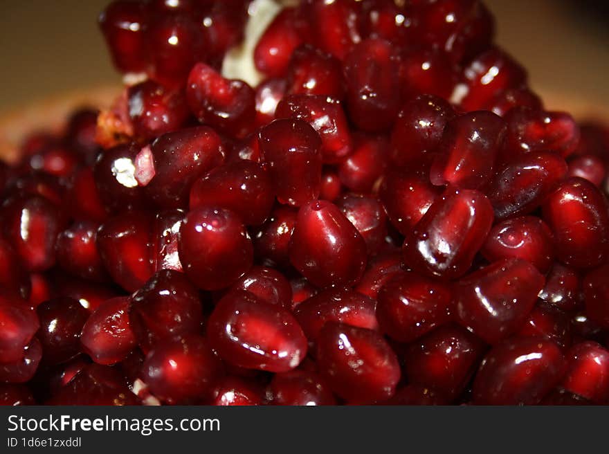 Peeled pomegranate seeds are laid out in a bowl in the of a pyramid.