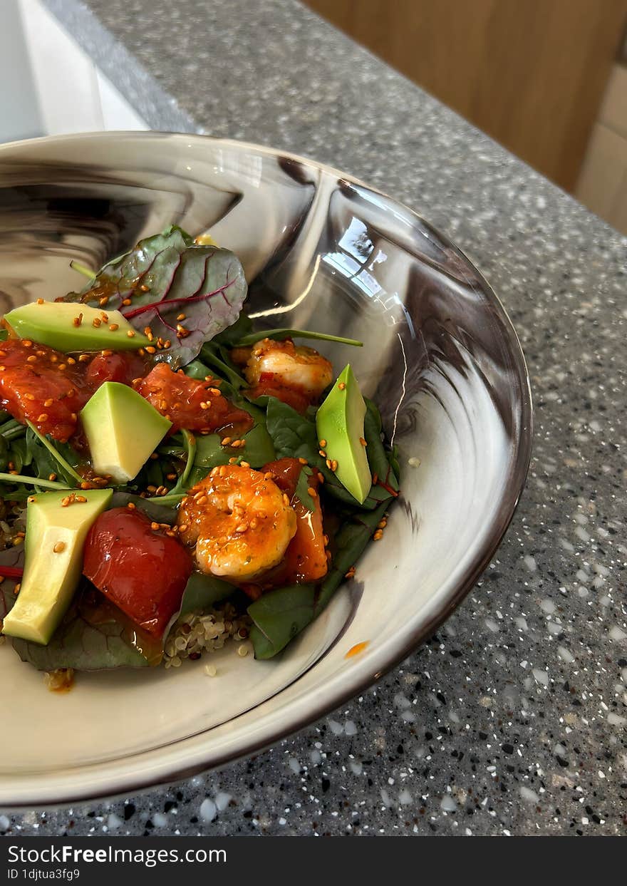 Salad with shrimp and avocado in sweet sauce