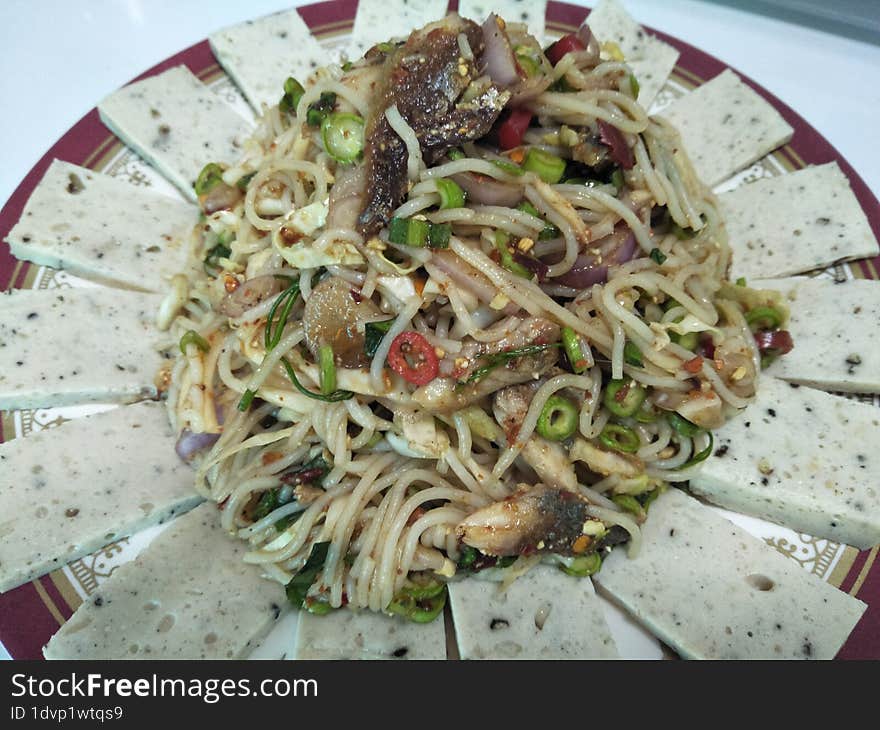 Papaya Salad with Rice Noodles