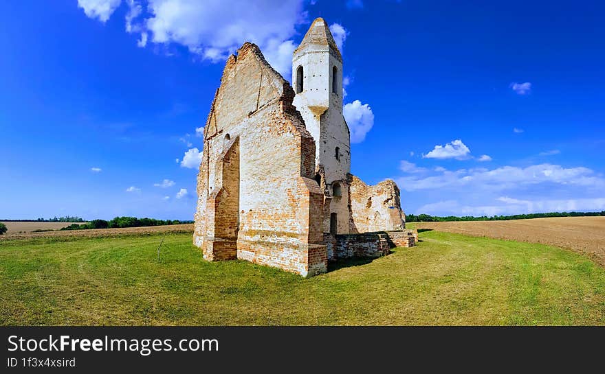 Abandoned Church. Nem,esvamos-Hungary