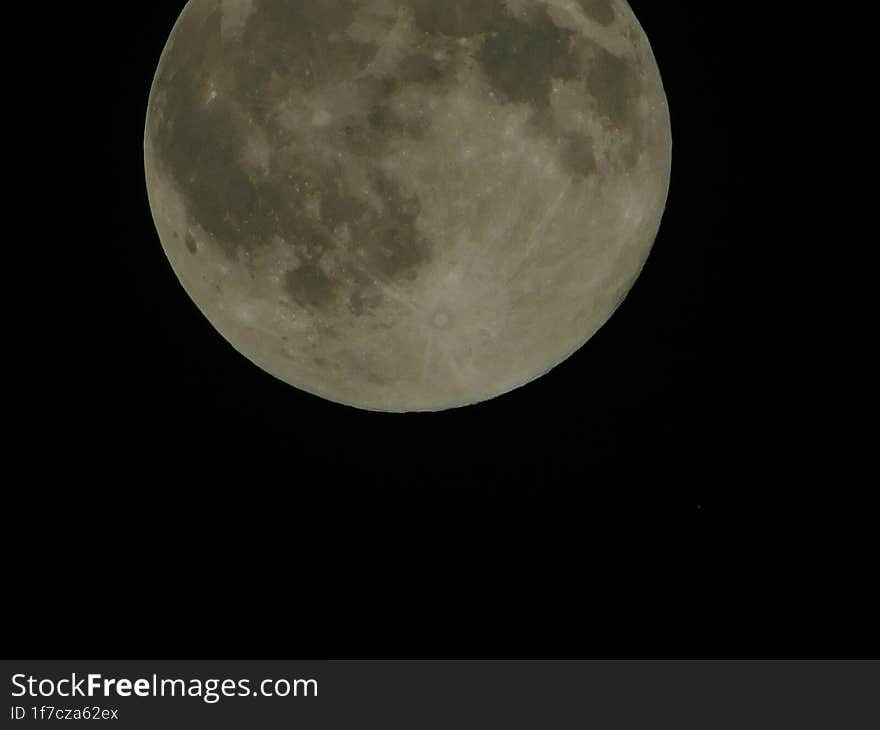 Moon photo captured in fullmoon night