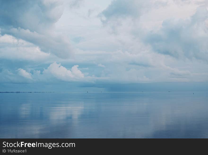 Beautiful view of clouds reflecting on the water. beautiful background