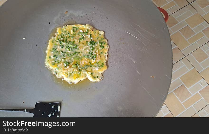 Omelette seasoned with spicy spices and vegetables