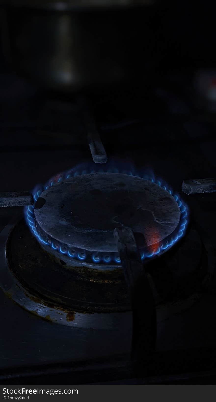 Aesthetic stove with blue flames