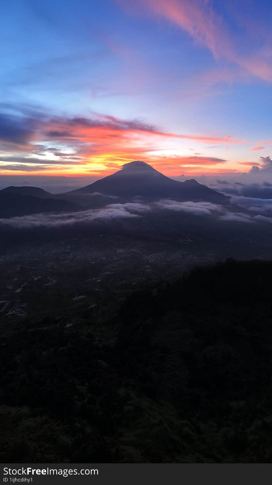 Morning vibes from sikunir mountain