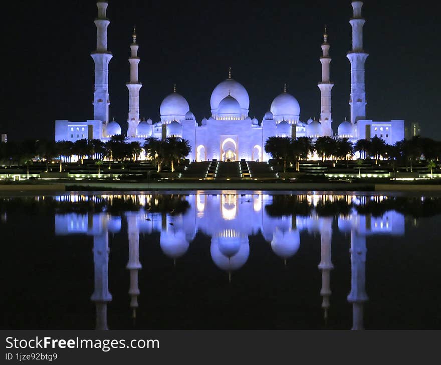 Abu Dhabi Grand Mosque at night