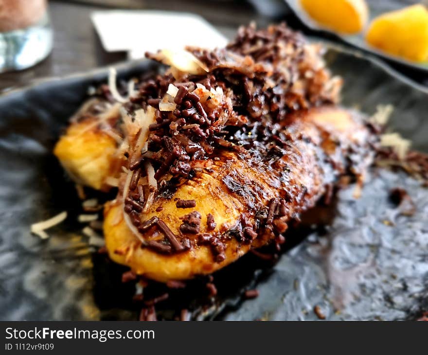 Fried Bananas With Chocolate Topping