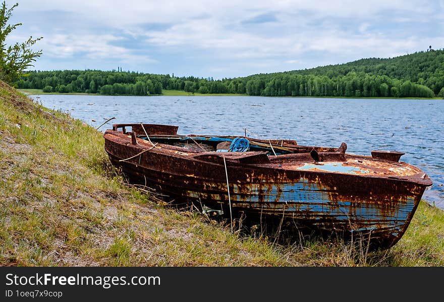 Old abandoned fishing boat on the shore. Old abandoned fishing boat on the shore.