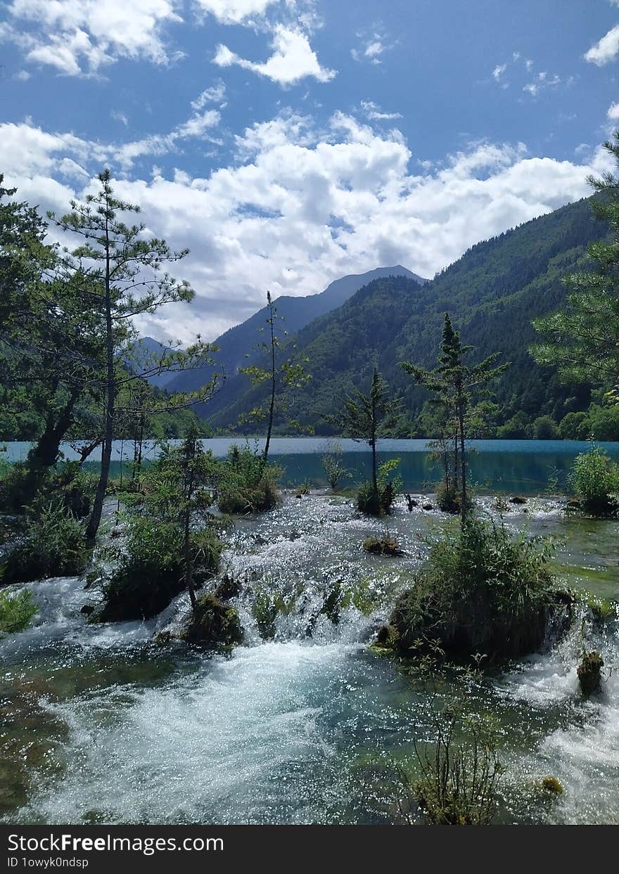 Jiuzhaigou is considered & x22 paradise on earth& x22  in Sichuan province, China