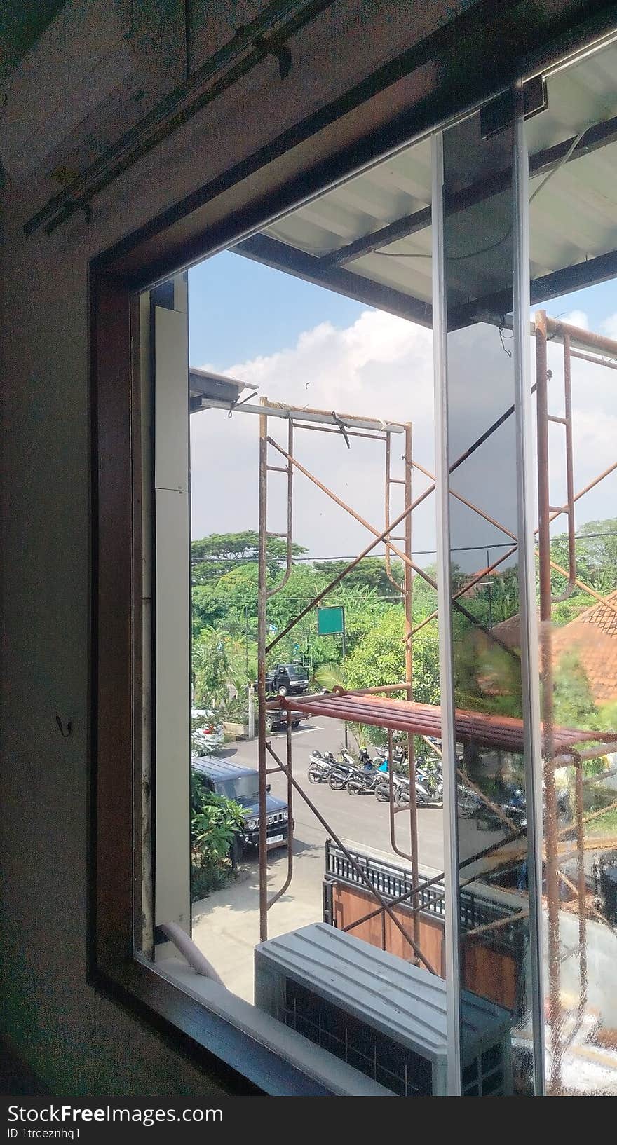 April 4 Bali 2025 Indonesia Before Installing Window Film, Glass Must Be Cleaned First So That There Is No Dust Stuck To The Glass