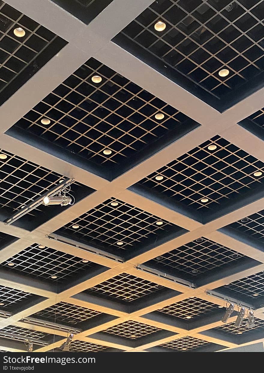 black ceiling with lights in metal with square shapes