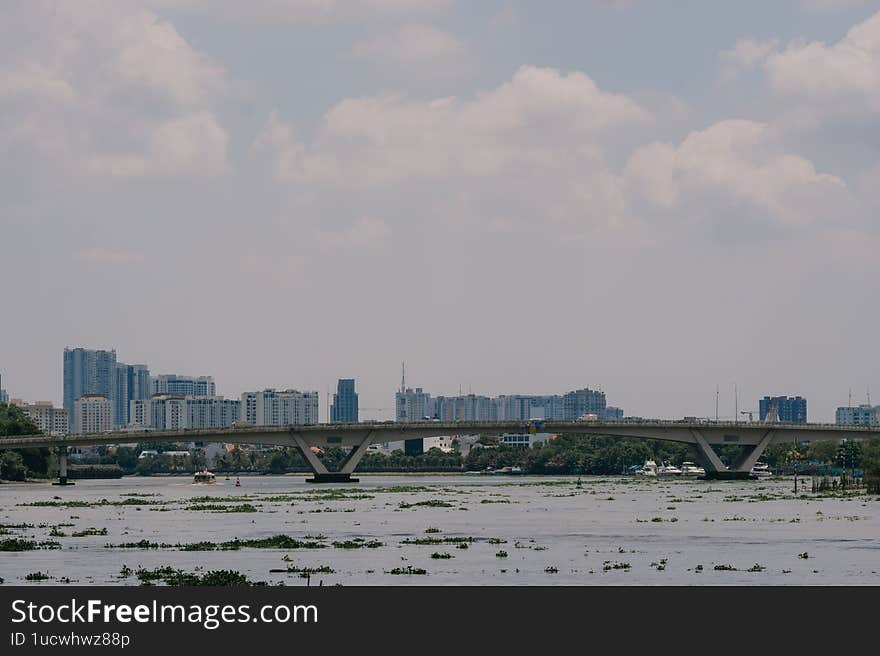 Thu Thiem Bridge connects District 2 and B�nh Th?nh, symbolizing Ho Chi Minh City's urban development and connectivity