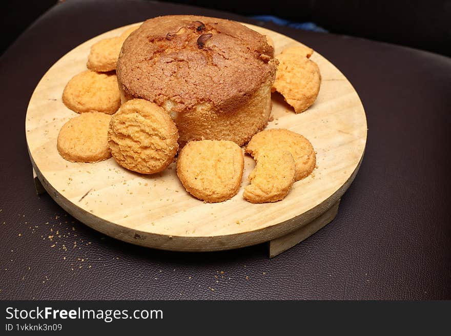 The modern usage of the  pudding cake to mean a dessert to be  served at tea time