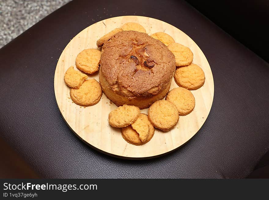 Homemade fresh pudding and cashew nuts cookies