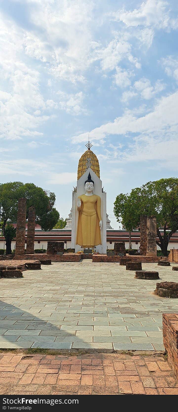standing Buddha statue in Wat Phra Si Rattana Mahathat temple