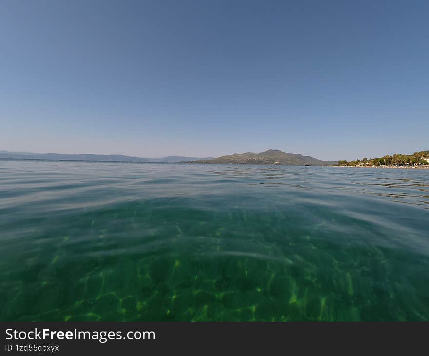 swimming underwater and take photos with camera