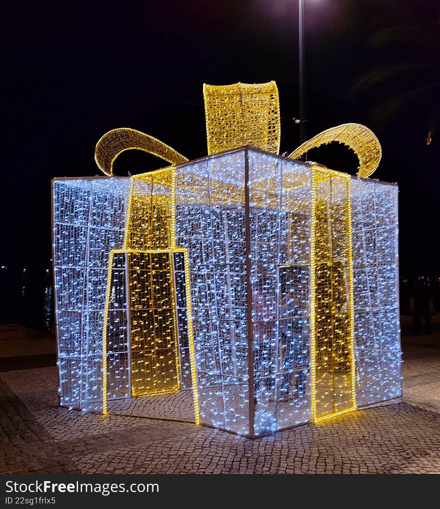 A large gift box made entirely from glowing fairy lights , creating a festive atmosphere. Perfect for Christmas, holiday decorations, and festive celebrations. A large gift box made entirely from glowing fairy lights , creating a festive atmosphere. Perfect for Christmas, holiday decorations, and festive celebrations.