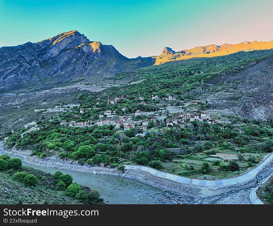 On October 8, 2025, Suopo Zangzhai is located in Molo Village, Suopo Township, Danba County, Garze Autonomous Prefecture, Sichuan