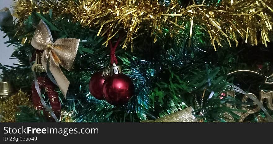 Christmas decorations commonly used to beautify Christmas trees