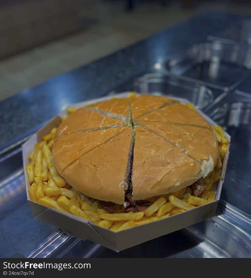 The gourmet picanha burger is very popular in Brazil and around the world for its incomparable flavor. The gourmet picanha burger is very popular in Brazil and around the world for its incomparable flavor