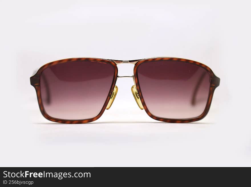 vintage square sunglasses front view with brown gredient lens and brown tortuga frame